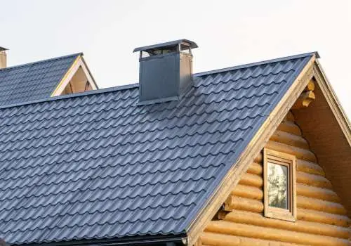 Rustikales Holzhaus mit Steildach in Baden