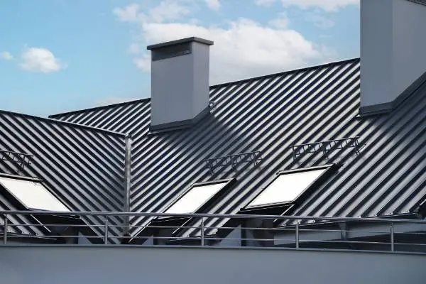 Zinkdach auf Gewerbegebäude in Baden